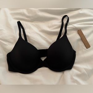 Skims Fits Everybody Tshirt Demi Bra